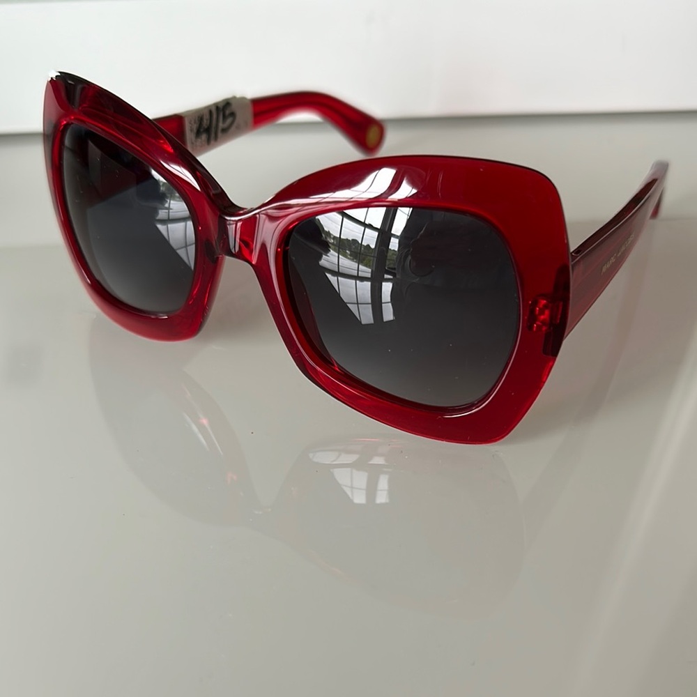 Marc Jacobs Red Oversized Sunglasses Fashion-Forward Design